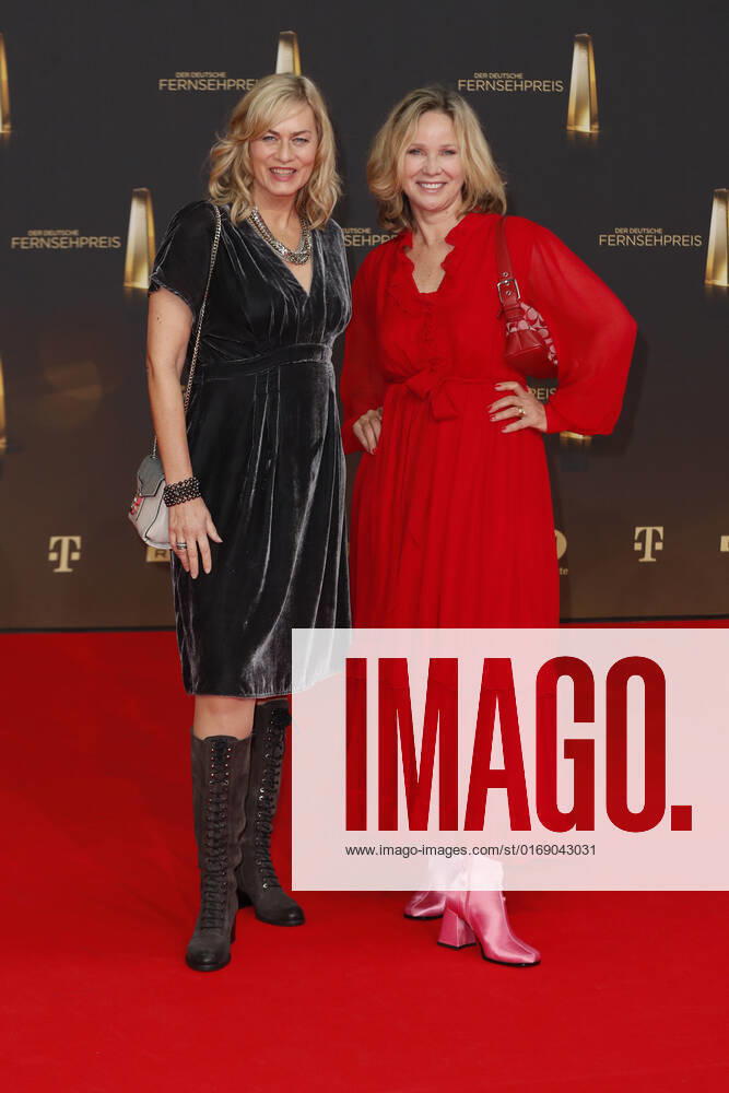The German Television Award 2021 Gesine Cukrowski and Ann Kathrin Kramer on the red carpet at the award ceremony The German Television Award The TV Highlights of the Year on September 14 at MMC Studios Cologne