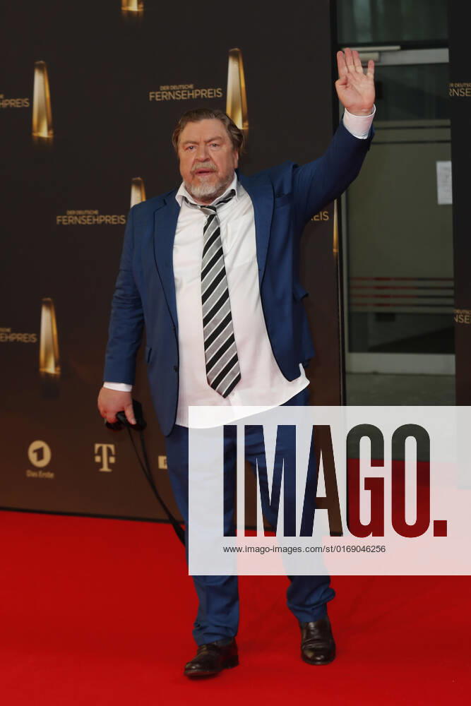 The German Television Award 2021 Armin Rohde with his Leica on the red carpet at the award ceremony The German Television Award The TV Highlights of the Year on September 14 at the MMC Studios Cologne