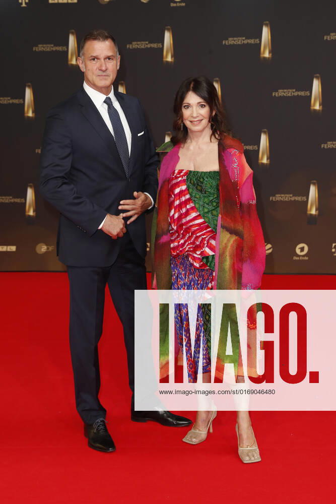 The German Television Award 2021 Iris Berben with boyfriend Heiko Kiesow on the red carpet at the award ceremony The German Television Award The TV highlights of the year on September 14 at MMC Studios Cologne