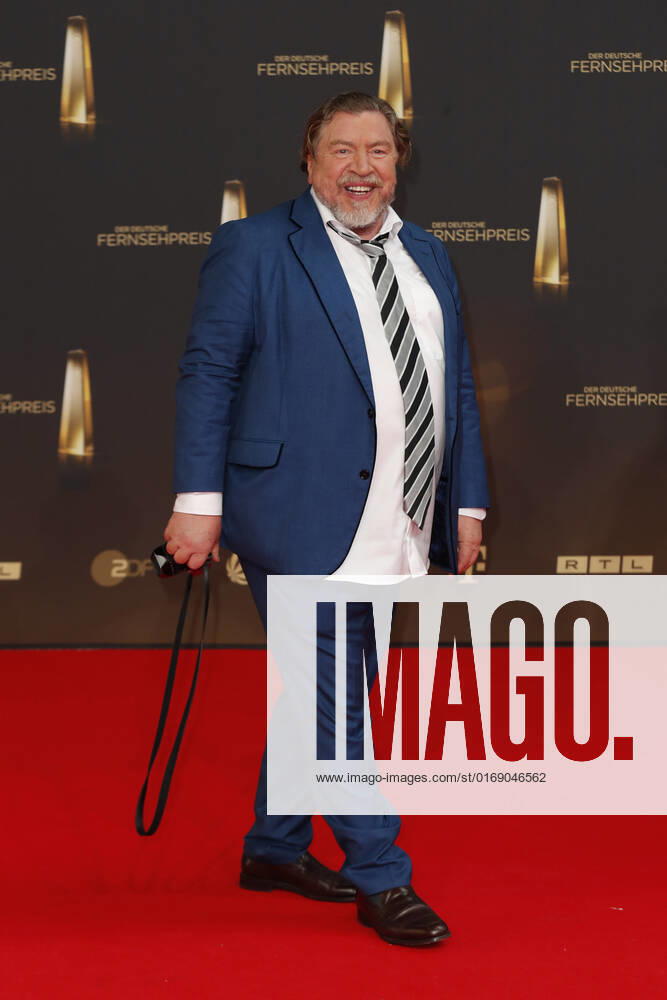 The German Television Award 2021 Armin Rohde with his Leica on the red carpet at the award ceremony The German Television Award The TV Highlights of the Year on September 14 at the MMC Studios Cologne