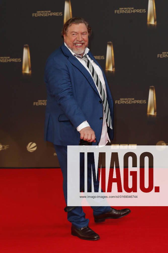 The German Television Award 2021 Armin Rohde with his Leica on the red carpet at the award ceremony The German Television Award The TV Highlights of the Year on September 14 at the MMC Studios Cologne