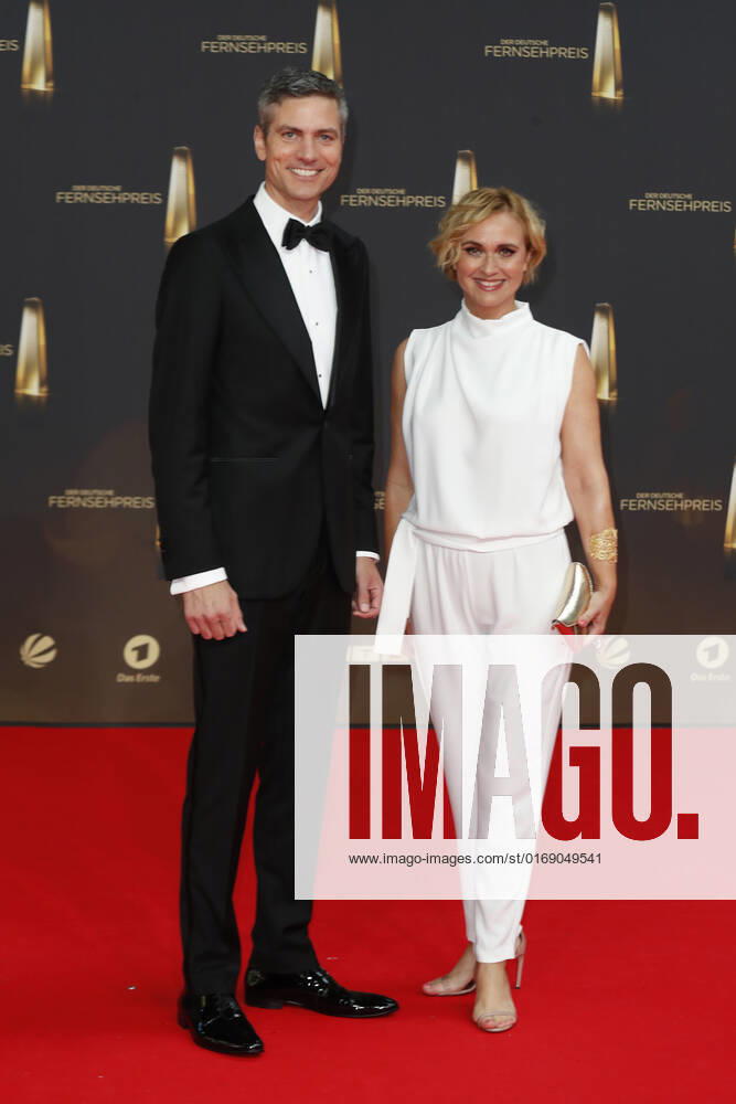 The German Television Award 2021 Ingo Zamporonis, Caren Miosga Presenter on the red carpet at the award ceremony The German Television Award The TV Highlights of the Year on September 14 at MMC Studios Cologne