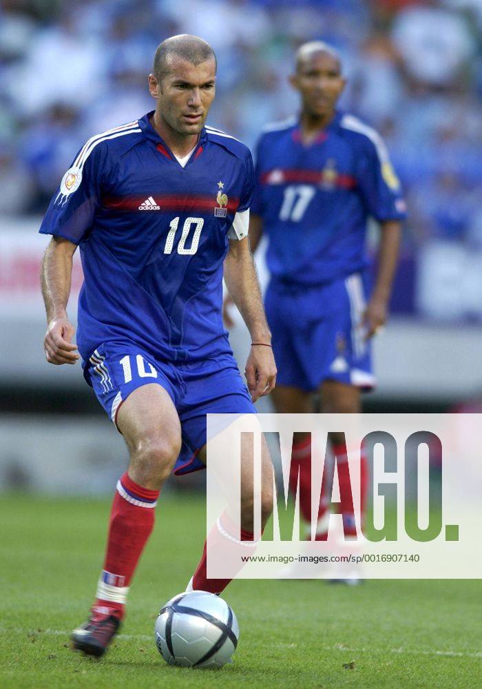 ZIDANE Zinedine Team Frankreich 1 4 Finale GRE - FRA 1: 0 in Lissabon. Fussball Aktion. UEFA Fussball Europameisterschaften 2004 in Portugal Copyright