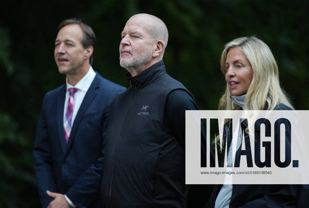 Lululemon founder Chip Wilson, centre, and his wife Summer Wilson stand with BC Parks Foundation CEO Andrew Day after announcing a $100 million donation to preserve and protect B.C. s natural spaces through their Wilson 5 Foundation, in Vancouver, B.C., Thursday, Sept. 15, 2022. The $100 million is the largest private donation in Canadian conservation history and will be used by the BC Parks Foundation to protect natural spaces in the province and contribute to advancing the organization s efforts to protect 25 percent of land and sea by 2025. VANCOUVER CANADA - ZUMAc35_ 20220915_zaf_c35_059