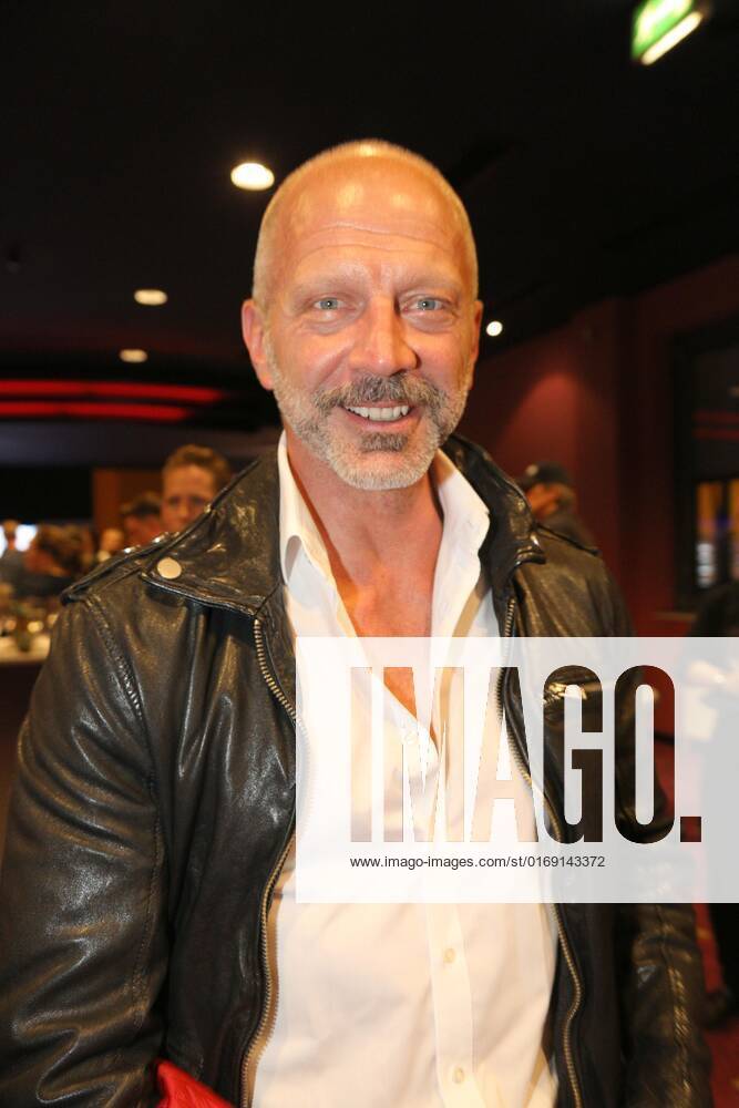 Village Cinema Wien Mitte, LIEBER KURT cinema premiere, tragicomedy celebrates premiere in Vienna in the picture Simon Hatzl, LIEBER KURT cinema premiere