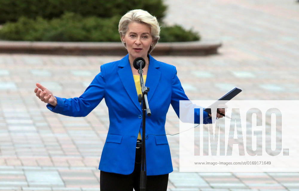 Ukraine-Krieg, Jahrestag der Invasion, Persönlichkeiten besuchen die Ukraine, Archivbilder Meeting of Volodymyr Zelenskyy and Ursula von der Leyen in Kyiv KYIV, UKRAINE - SEPTEMBER 15, 2022 - President of the European Commission Ursula von der Leyen faces the press during her meeting with President of Ukraine Volodymyr Zelenskyy, Kyiv, capital of Ukraine. NO USE RUSSIA. NO USE BELARUS. Kyiv Ukraine