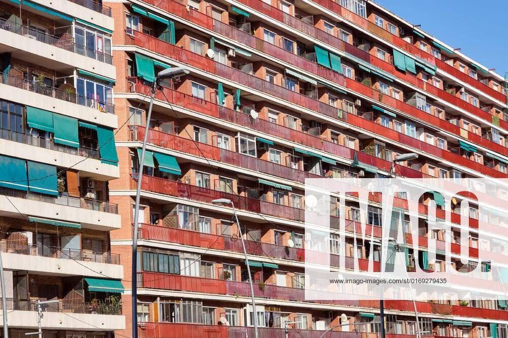 IMAGO Creative: Architektur in Berlin Big apartment building seen in Barcelona, Spain, , , 13.03.2022,