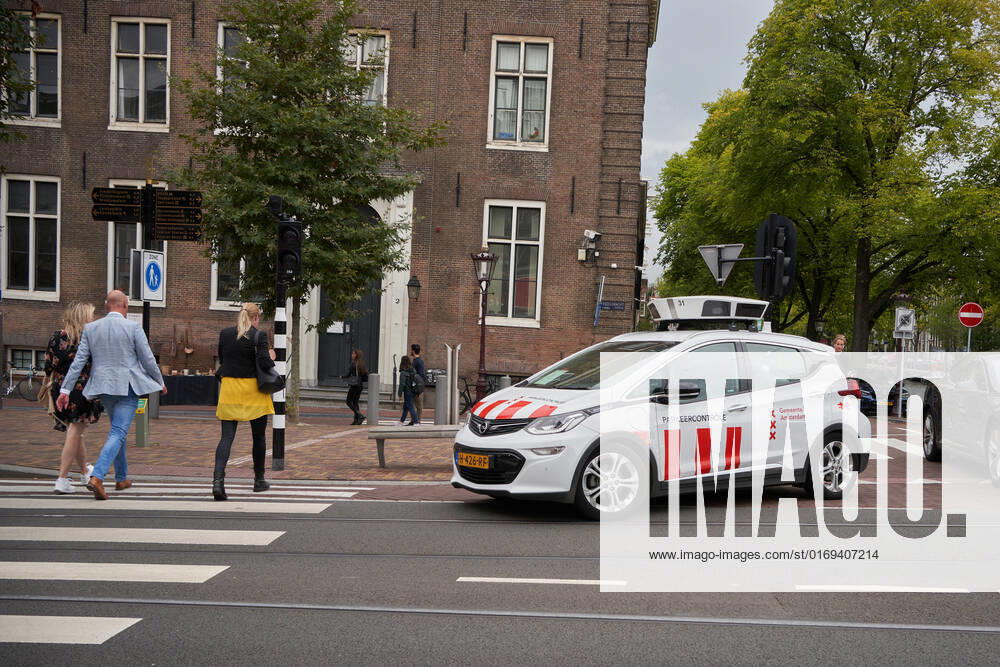Scan cars provide images of vehicles and their license plates to data centers in downtown Amsterdam Software is used to check license plates in databases and also in the databases of municipal authorities Digital parking surveillance in Amsterdam F7107155
