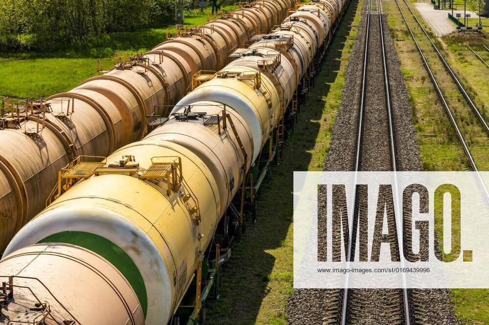 IMAGO Creative: Business, Inflation und Lieferketten Cargo trains transporting liquid fuel at depot, Cargo trains transporting liquid fuel at depot. Set of tanks with oil and fuel transport by rail., Cargo trains transporting liquid fuel at depot. Set of tanks with oil and fuel transport by rail., 20.05.2022,