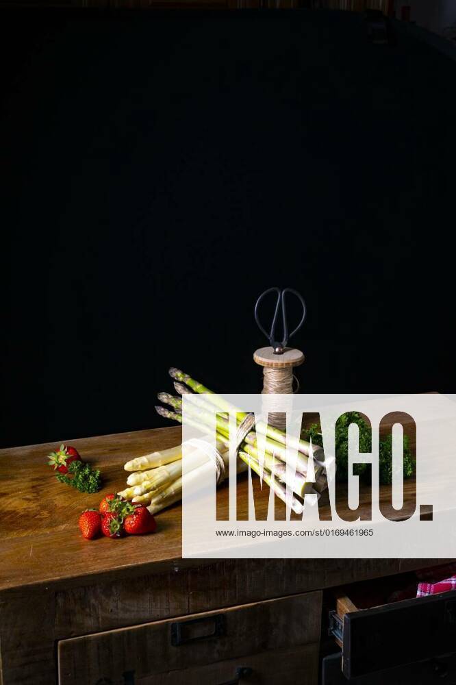Green and white asparagus on the table, Green and white asparagus on the table, Green and white asparagus on the table, 02.06.2022,