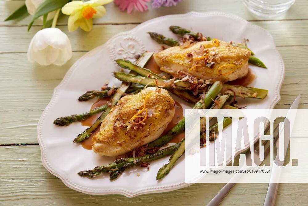 Tasty chicken with asparagus on plate on wooden table, High angle of palatable chicken with fresh asparagus served with sauce on plate on table for Easter celebration in spring, High angle of palatable chicken with fresh asparagus served with sauce on plate on table for Easter celebration in spring, 09.06.2022,