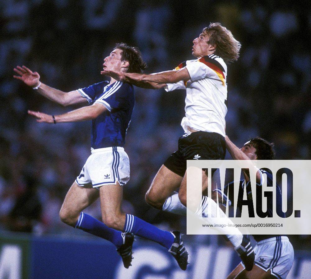 KLINSMANN Juergen und SENSINI Roberto FIFA Fussball Weltmeisterschaften 1990 in Italien Finale Deutschland-Argentinien 1 : 0 am 08.07.1990 im Stadio Olimpico Rom