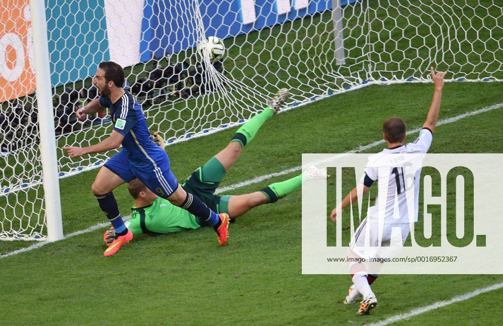 RIO DE JANEIRO, July 13, 2014 (Xinhua) -- Argentina s Gonzalo Higuain (L) celebrates after scoring a goal which is later nullified for his offside foul during the final match between Germany and Argentina of 2014 FIFA World Cup at the Estadio do Maracana Stadium in Rio de Janeiro, Brazil, on July 13, 2014.
