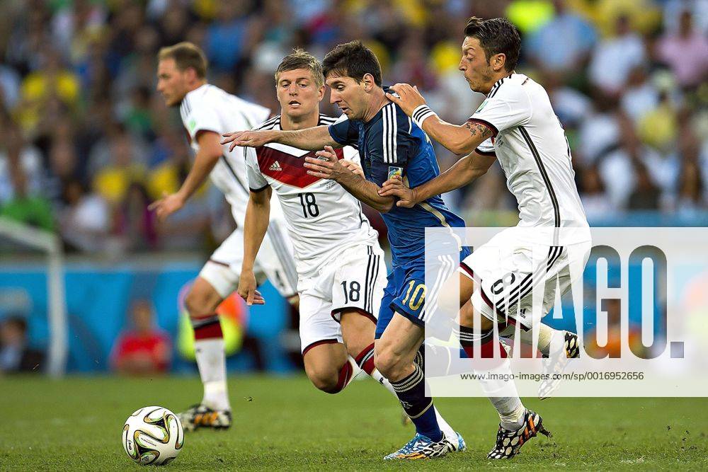 082130714RDI_GER_ARG_MESSI Action photo during the Germany vs Argentina, Final of the World Cup 2014, pictured: TONI KROOS, LIONEL MESSI, Mesut Özil 13 07 2014 xOSVALDOxAGUILARx