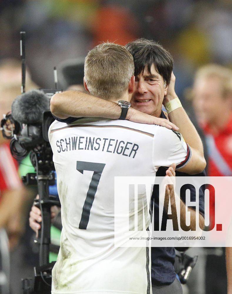 Bastian SCHWEINSTEIGER, DFB 7 DFB Bundestrainer Joachim Jogi Löw, LÖW,Traenen Umarmung Jubel DEUTSCHLAND FIFA Fussball WM FINALE Weltmeisterschaft am 13.07.2014 im Maracana Stadion von Rio de Janeiro
