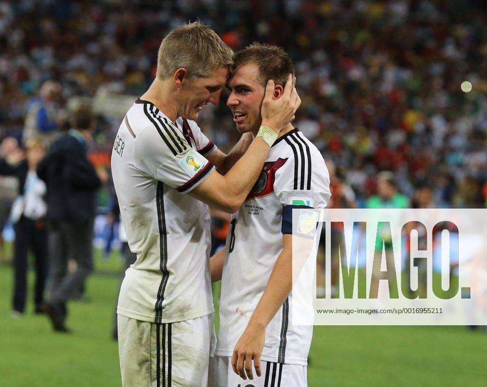 Rio de Janeiro, FIFA, Fussball Männer, Fussball Welltmeisterschaften 2014, FIFA world cup 2014 ,Final, Finale, Deutschland vs Argentinien , Germany vs Argentina 13.07.2014, Estadio Maracana, Rio de Janeiro, Bastian Schweinsteiger, Philipp Lahm, beide Deutschland,