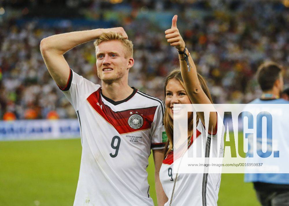 Andre SCHÜRRLE, Schürrle, Nr. 9 DFB Montana Yorke, Freundin von Andre Schürrle, Jubel DEUTSCHLAND - ARGENTINIEN FIFA Fussball WM FINALE Weltmeisterschaft am 13.07.2014 im Maracana Stadion von Rio de Janeiro