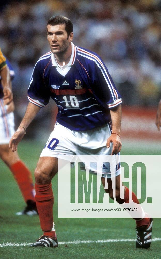WM 1998, Frankreich wird Weltmeister mit einem 3:0 gegen Brasilien ZIDANE Zinedine Team Frankreich FIFA Fussball Weltmeisterschaften 1998 in Frankreich FINALE Frankreich-Brasilien Finalspiel Frankreich-Brasilien in Paris Stade de France Fussball am 12 Juli 1998