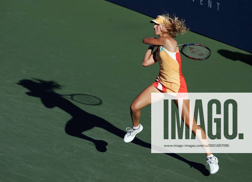 Elena Dementieva (Rußland) - beidhändige Rückhand Tennis Damen US Open 2005, Grand Slam, WTA Tour, Hartplatz, Hardcourt, Hartplatztennis, Hartplatzturnier Einzelbild Flushing Meadow, Meadows New York Dynamik,