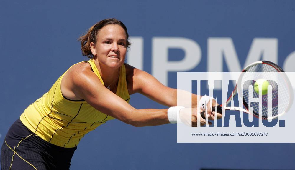 Lindsay Davenport (USA) - beidhändige Rückhand Tennis Damen US Open 2005, Grand Slam, WTA Tour Einzelbild Flushing Meadow, Meadows New York, NY, N.Y., N Y Dynamik,