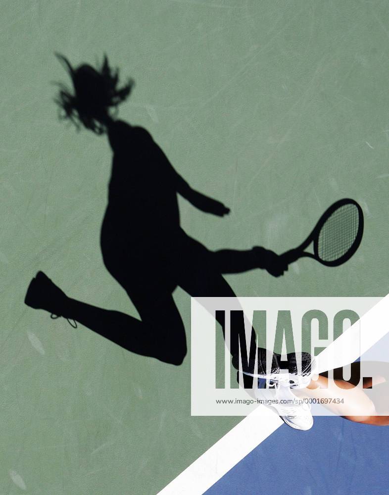 Der Schatten einer Tennisspielerin auf einem Hartplatz Tennis Damen US Open 2005,Grand Slam, WTA Tour, Hartplatz, Hardcourt, Hartplatztennis, Hartplatzturnier, Vdig Einzelbild Flushing Meadow, Meadows, New York Dynamik,