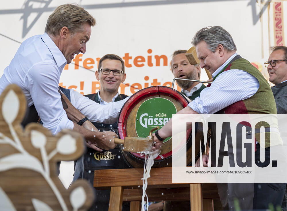 20220922 Eroeffnung des Oktoberfests 2022 WIEN, OESTERREICH - 22. SEPTEMBER: OÂ zapft is - Ehemaliger oesterreichischer Skifahrer Hans Knauss mit Wiener Buergermeister Michael Ludwig beim Bieranstich anlaesslich der Eroeffnung des Oktoberfests 2022, Die Wiener Kaiser Wiesn, auf der Kaiserwiese im Wiener Prater am 22. September in Wien, Oesterreich. 220922_SEPA_17_042