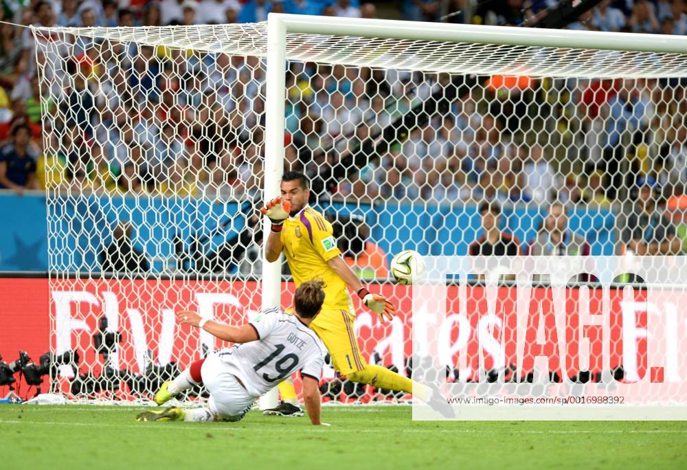 Mario Gotze (GER), JULY 13, 2014 - Football Soccer : Mario Gotze of Germany scores the winning goal past Sergio Romero of Argentina in extra time during the FIFA World Cup Brazil 2014 Final match between Germany 1-0 Argentina at Estadio do Maracana in Rio De Janeiro, Brazil. Noxthirdxpartyxsales (lwla001012)