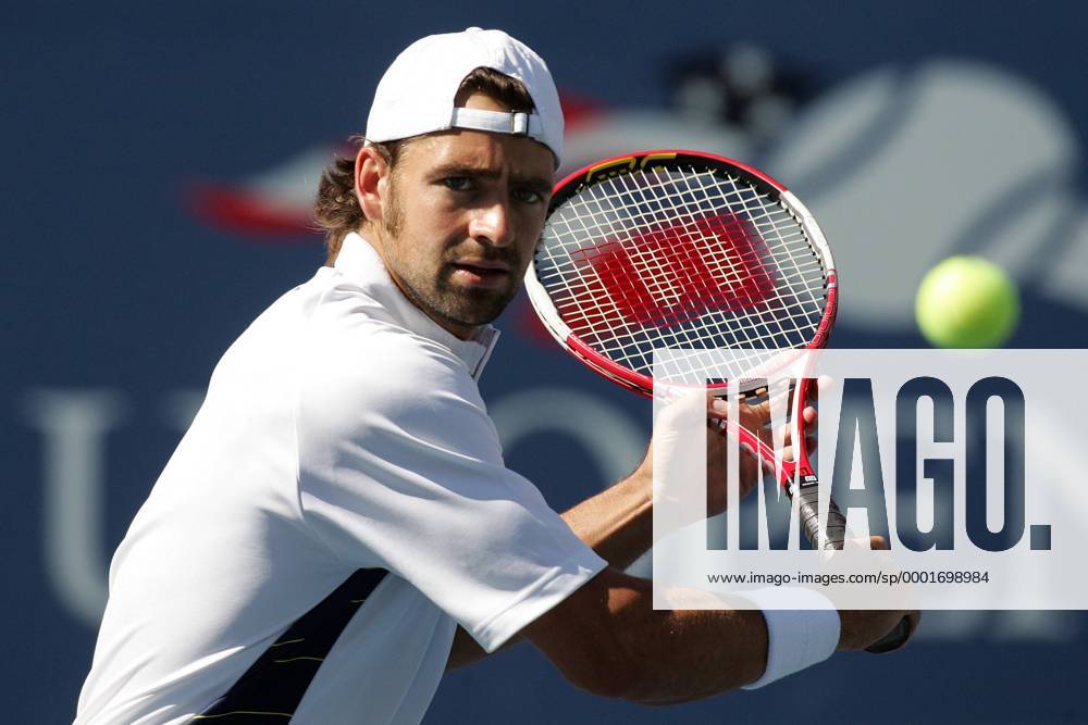 Nicolas Kiefer (Deutschland) - Rückhand Tennis Herren US Open 2005, Grand Slam, ATP Tour, Einzelbild Flushing Meadow, Meadows New York