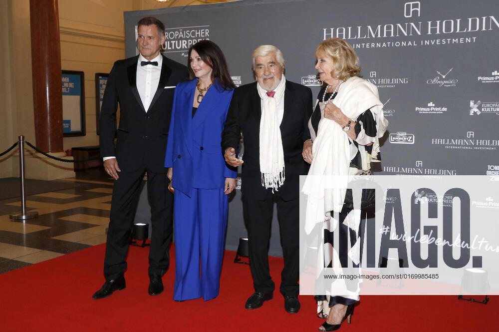 Iris Berben with partner Heiko Kiesow and Mario Adorf with wife Monique Faye at the award ceremony of the European Culture Award 2022 in the Tonhalle Zurich Zurich, 24 09 2022 Foto:xA.xFuturexImage