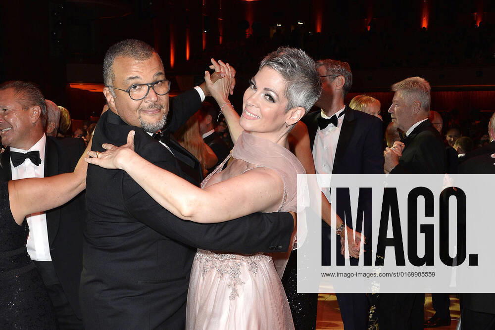 Cheryl Shepard and her husband Nikolaus Okonkwo at the Opera Ball on 24 09 2022 in Leipzig Leipzig Opera Ball 2022
