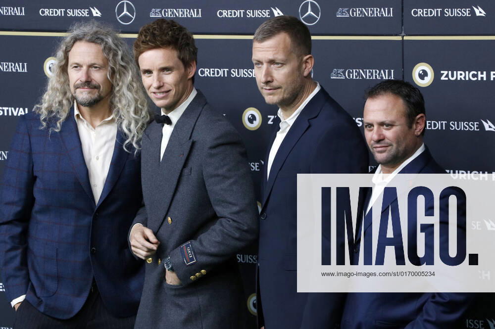 Adam Nielsen, Eddie Redmayne, Tobias Lindholm and Scott Franklin presenting the Golden Eye Award to Eddie Redmayne during the screening of the Netflix film The Good Nurse at the 18 Zurich Film Festival 2022 at the Kongresshaus Zurich Zurich, 25 09 2022 Foto:xA.xFuturexImage