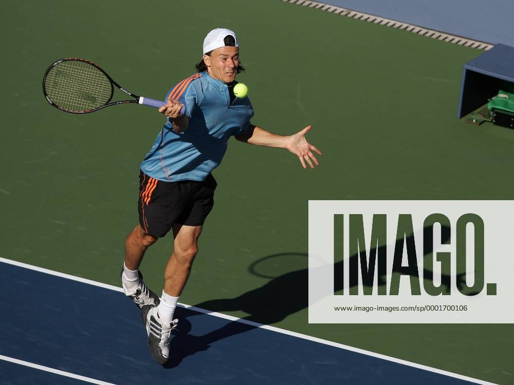 Guillermo Coria (Argentinien) - Vorhand Tennis Herren US Open 2005, Grand Slam, ATP Tour, Hartplatz, Hardcourt, Hartplatztennis, Hartplatzturnier, Einzelbild Flushing Meadow, Meadows New York Dynamik,