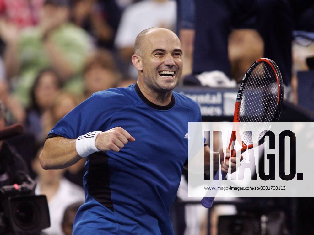 Andre Agassi (USA) jubelt Tennis Herren US Open 2005, Grand Slam, ATP Tour, , Einzelbild Flushing Meadow, Meadows New York Freude, Begeisterung,