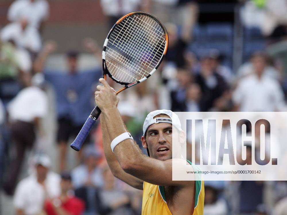Robby Ginepri (USA) bedankt sich bei den Zuschauern Tennis Herren US Open 2005, Grand Slam, ATP Tour, , Einzelbild Flushing Meadow, Meadows New York