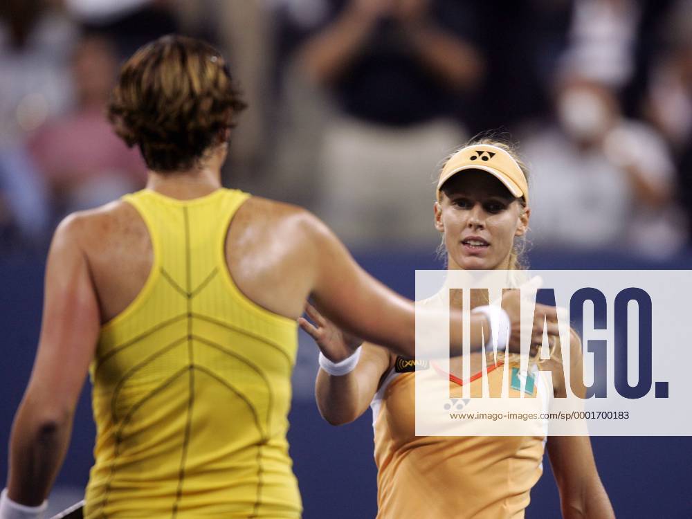 Elena Dementieva (re., Rußland) und Lindsay Davenport (USA) - shakehands Tennis Damen US Open 2005, Grand Slam, WTA Tour, Gruppe Flushing Meadow, Meadows, Viertelfinale New York