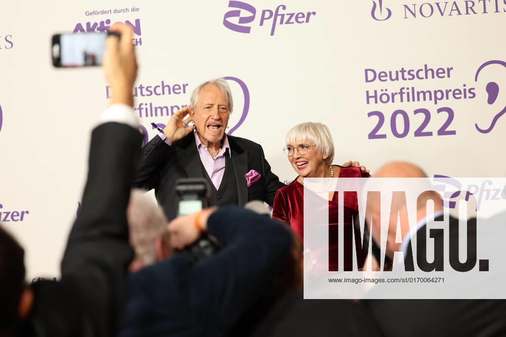 20 German Hearing Film Award 2022 Reiner Schöne with Claudia Roth Award ceremony of the 20 German Hearing Film Award 2022 in the Bolle Festsäle at the Spree Bogen in Berlin