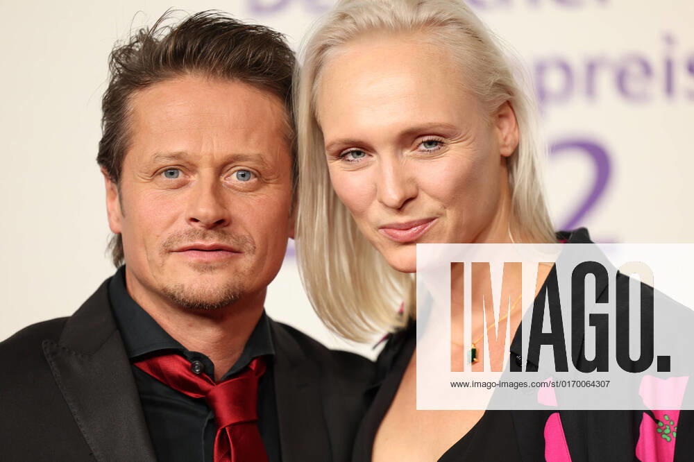 20 German Hearing Film Award 2022 Roman Knizka with wife Stefanie Mensing Award ceremony of the 20 German Hearing Film Award 2022 in the Bolle Festsäle at the Spree Bogen in Berlin