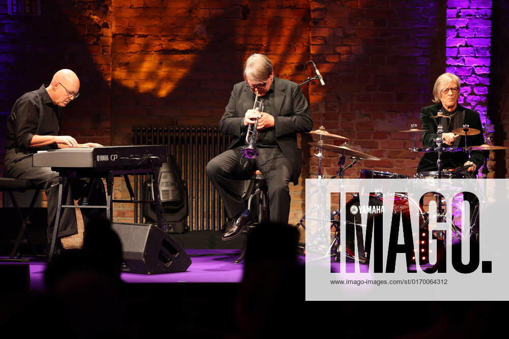 20 German Hearing Film Award 2022 The Band Showact Regener Pappick Busch Sven Regener , Richard Pappick , Ekki Busch Award ceremony of the 20 German Hearing Film Award 2022 in the Bolle Festsäle at the Spree Bogen in Berlin