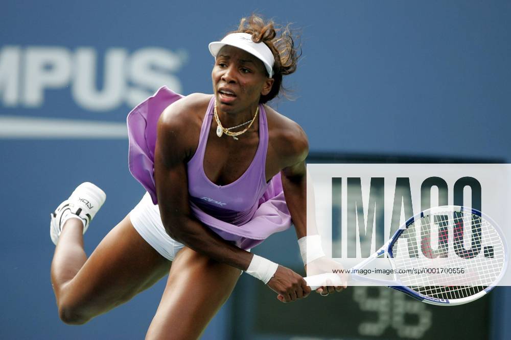 Venus Williams (USA) - Aufschlag Tennis Damen US Open 2005, Grand Slam, WTA Tour, Einzelbild Flushing Meadow, Meadows New York Dynamik,