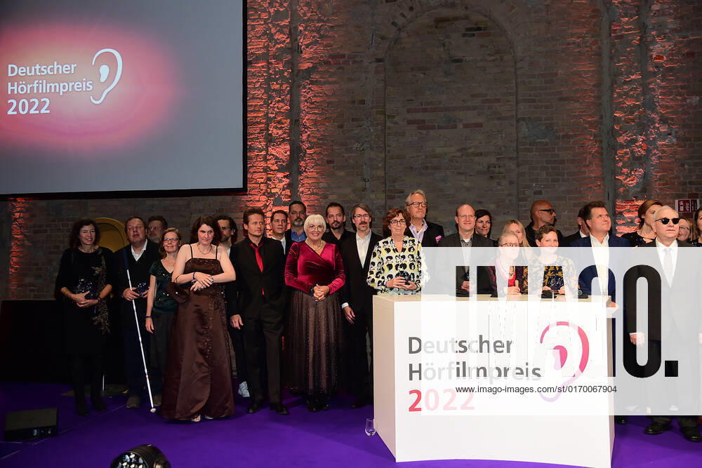Award ceremony of the 20 German Hearing Film Award Group picture of all winners and laudators Award ceremony of the 20 German Hearing Film Award 2022 in the BOLLE Festsäle am Spree Bogen in Berlin on 27 09 2022 Photopress Mueller Photopress Mueller