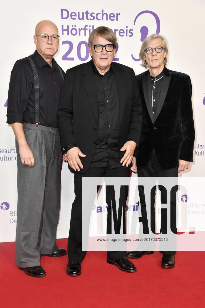 Ekki Busch, Sven Regener and Richard Pappik at the award ceremony of the 20 German Hearing Film Award 2022 in the Bolle Festsälen at the Spree Bogen Berlin, 27 09 2022 Foto:xN.xKubelkax xFuturexImage