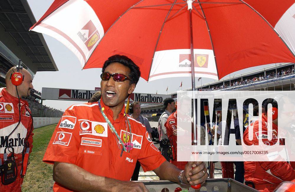 SINGH B. Physiotherapeut von Michael Schumacher Scuderia Ferrari Marlboro F1 Team . Grand Prix von Spanien in Barcelona 2003. Motorsport Formel 1 Portrait. Copyright