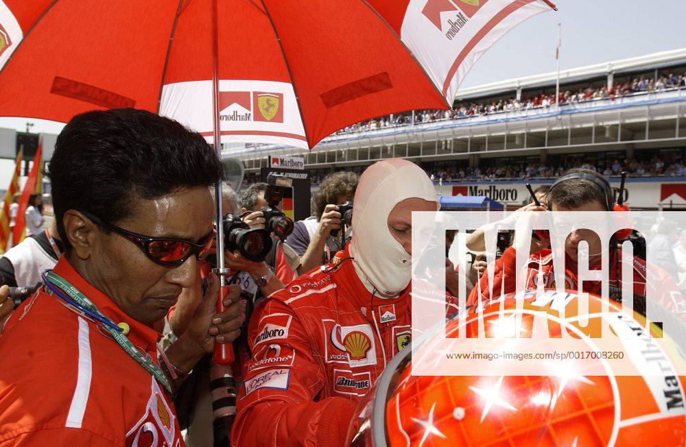 SINGH B. Physiotherapeut von Michael Schumacher Scuderia Ferrari Marlboro F1 Team . Grand Prix von Spanien in Barcelona 2003. Motorsport Formel 1 Portrait. Copyright