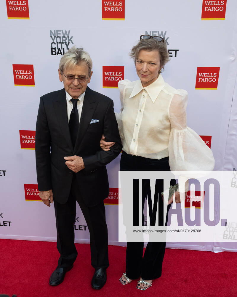 Mikhail Baryshnikov and Lisa Rinehart arrive on the red carpet at the New York City Ballet 2022 Fall Fashion Gala at the David H. Koch Theater in New York City on Wednesday, September 28th, 2022. 1 NYP20220928514 GabrielexHoltermann