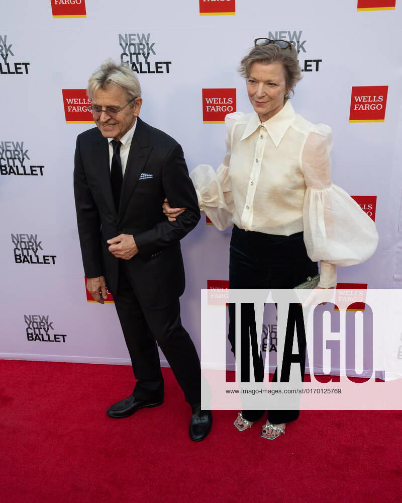 Mikhail Baryshnikov and Lisa Rinehart arrive on the red carpet at the New York City Ballet 2022 Fall Fashion Gala at the David H. Koch Theater in New York City on Wednesday, September 28th, 2022. 1 NYP20220928515 GabrielexHoltermann