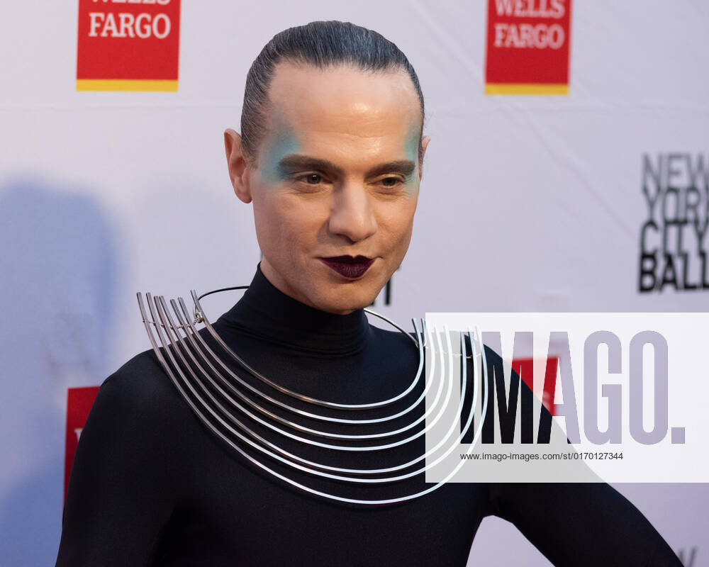 Jordan Roth arrives on the red carpet at the New York City Ballet 2022 Fall Fashion Gala at the David H. Koch Theater in New York City on Wednesday, September 28, 2022. 1 NYP20220928558 GabrielexHoltermann