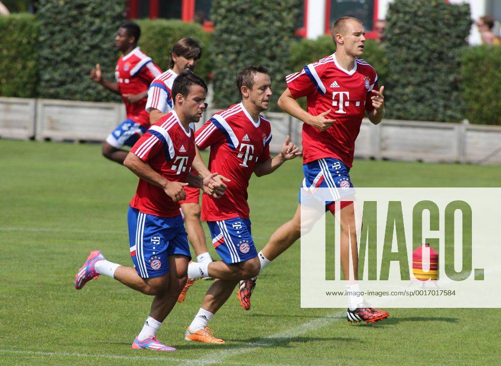 FC Bayern Training, Säbenerstrasse, München, Fussball,Sport,im Juan Bernat, Rafinha und Holger Badstuber EP_prz