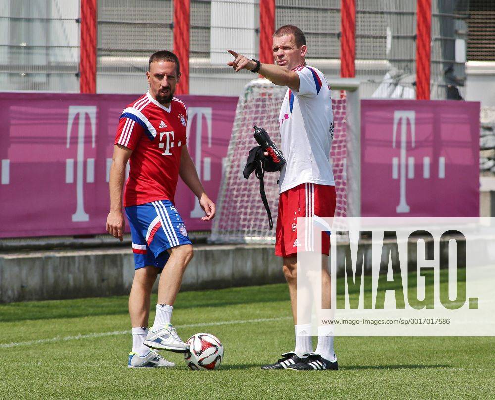 FC Bayern Training, Säbenerstrasse, München,Fussball,Sport,im Franck Ribery mit Holger Broysch EP_prz