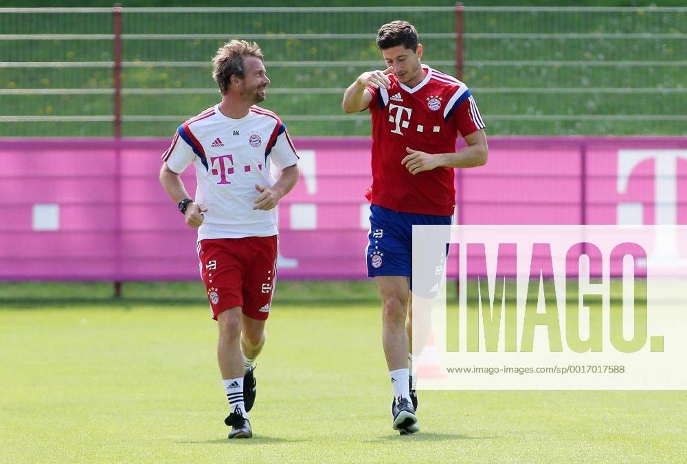 FC Bayern Training, Säbenerstrasse, München, Fussball,Sport,im Fitnesstrainer Andreas Kornmayer mit Robert Lewandowski EP_prz