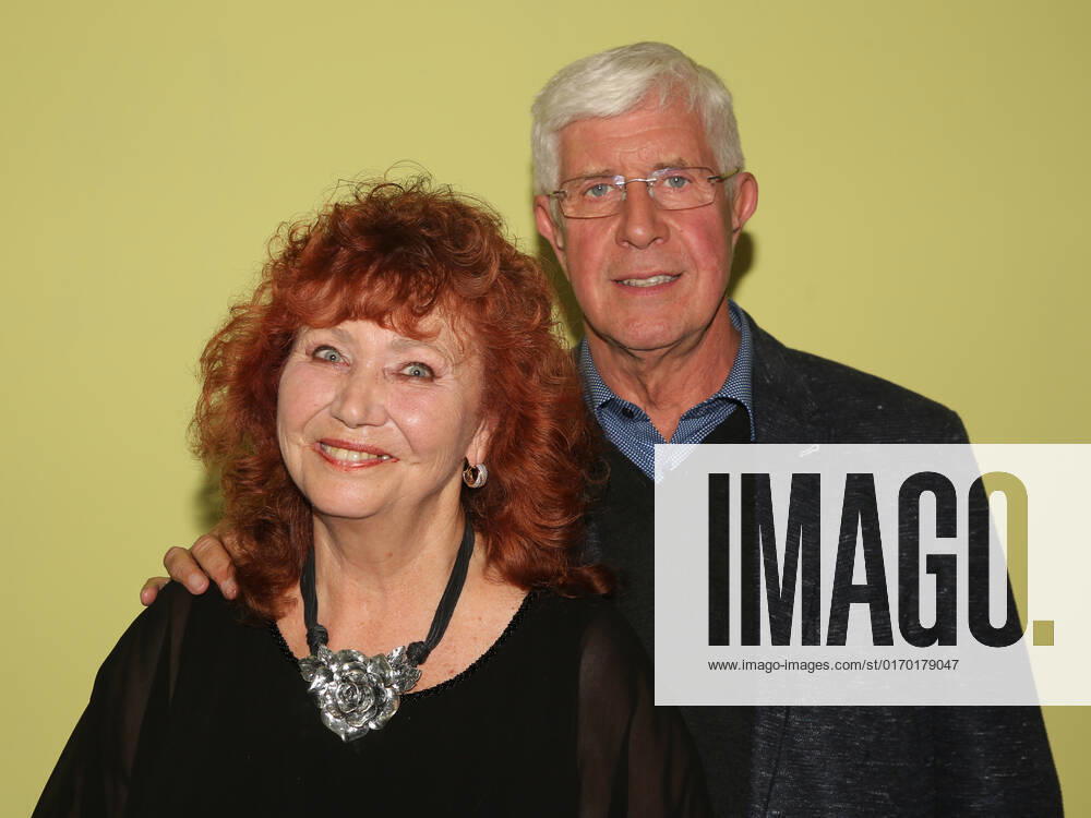 Deutsche Schlagersängerin Regina Thoss mit Lebenspartner Hans-Dietrich Gaffrey am 22.09.2020 deutsche Schlagersängerin Regina Thoss mit Lebenspartner Hans-Dietrich Gaffrey in Eggersdorf (Sachsen-Anhalt) am 22.09.2020 - German pop singer Regina Thoss with life partner Hans-Dietrich Gaffrey in Eggersdorf (Saxony-Anhalt) on September 22nd, 2020
